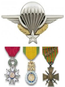 Médailles et insignes militaires