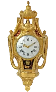 horloge sculptée dorée